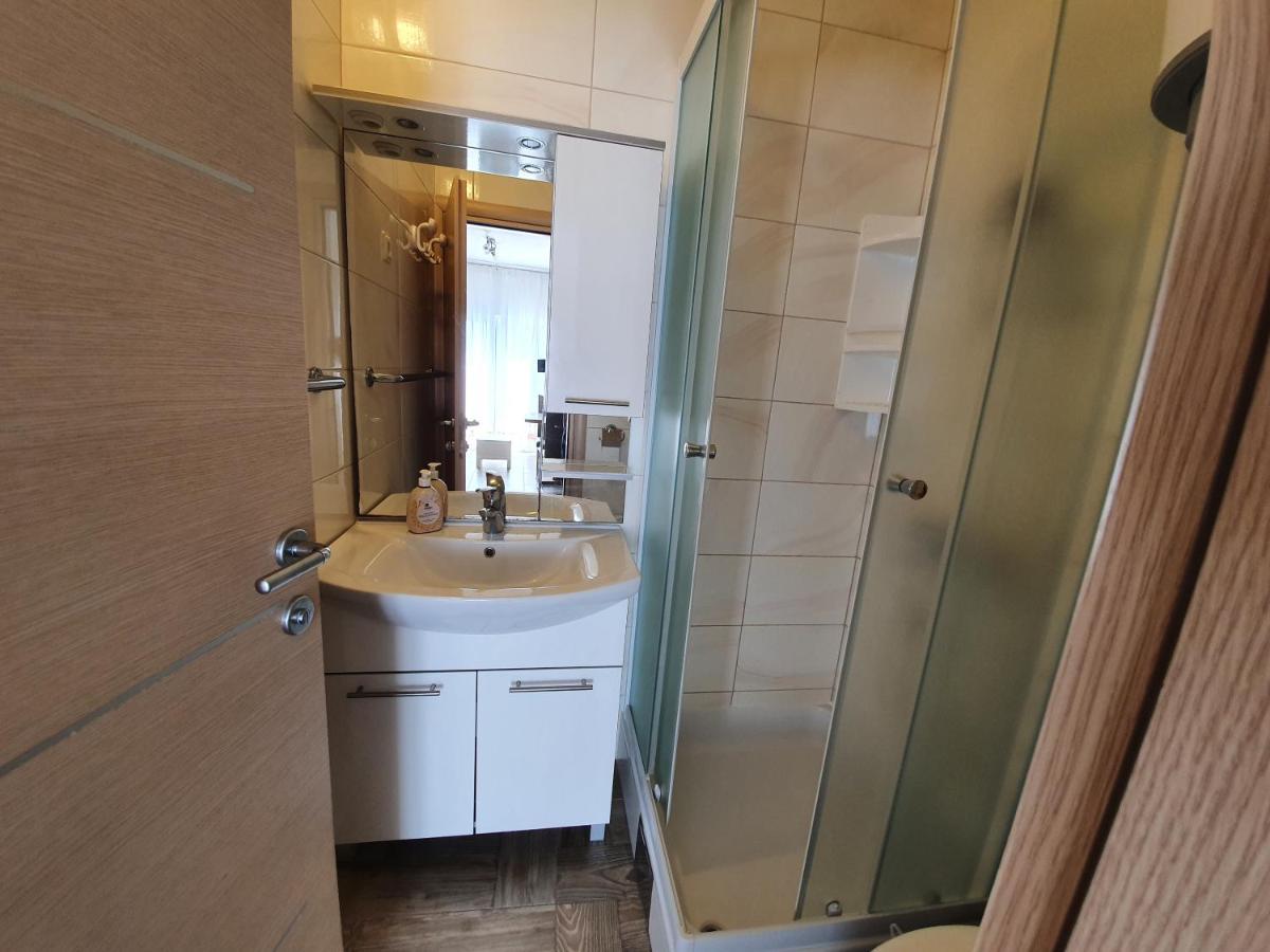 קרק Apartmani Bozic-Tokic מראה חיצוני תמונה