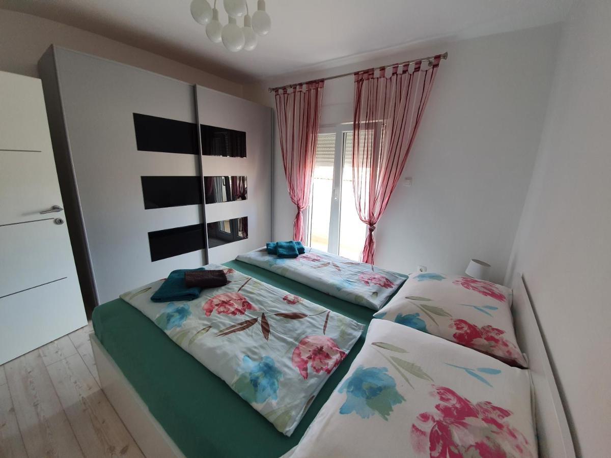 קרק Apartmani Bozic-Tokic מראה חיצוני תמונה