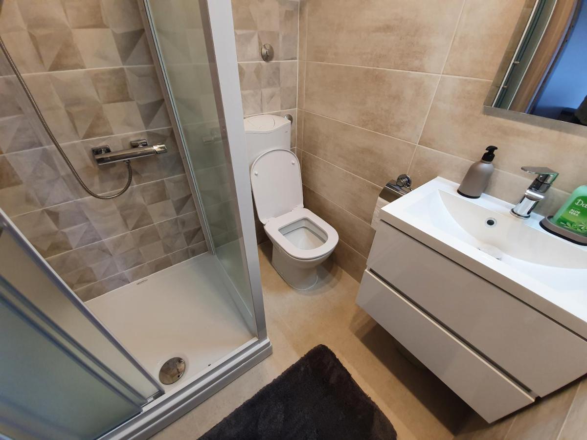 קרק Apartmani Bozic-Tokic מראה חיצוני תמונה